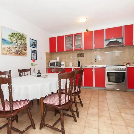 Maks Apartment
